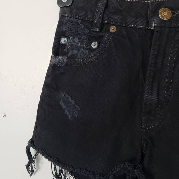 Levi's Vintage Denim Cut Off Shorts Reworked Dyed Black Distressed Size 24 Jeans - Picture 2 of 6
